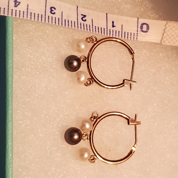 Pearl earrings. - Picture 4 of 8